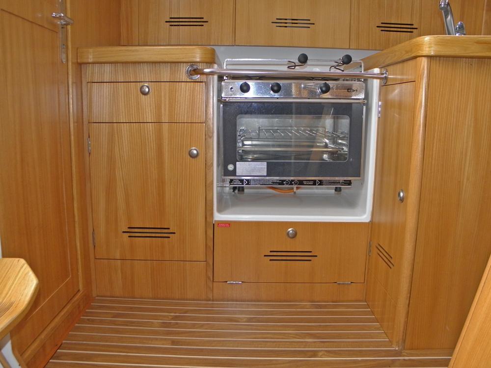 Saloon, Accommodation